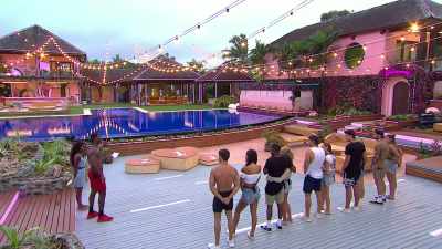 >> TOP THREE BORING COUPLES. - Love Island