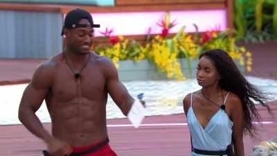 >> TOP THREE COUPLES MOST LIKELY
TO BACKSTAB ANOTHER COUPLE. - Love Island