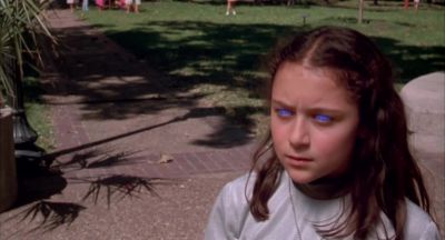 -Topside, he's blacking out.
-Goddamn it, hook him up! - Spy Kids