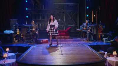 Totul e strâmt. Foarte strâmt. - Alex Borstein: Corsets & Clown Suits