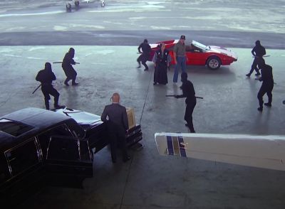 - Tozan...?
- Sit down, quick! - Magnum, P.I.