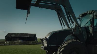 - [Tractor whirring]
- [Suspenseful music] - Vera