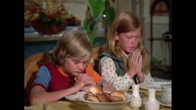 Tracy it's your turn to say grace - The Partridge Family