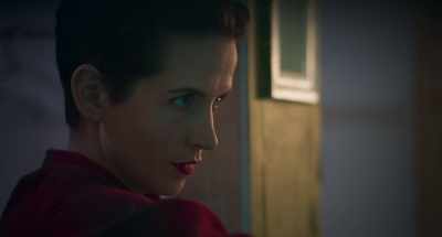- [Trader] Mrs. Hamilton, it's
time. - Trader