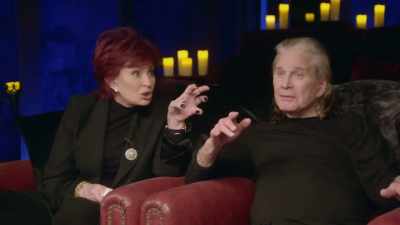 Traffic lights.
At the traffic lights - The Osbournes Want to Believe