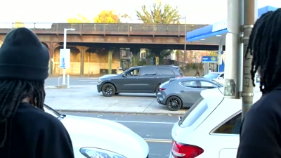(traffic roaring) - A Body to Kill For