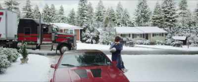 [trailer honking] - A Bad Moms Christmas