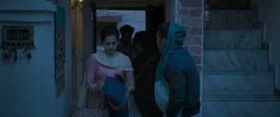 [train honking] - Manmarziyaan