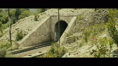 There's a tunnel ahead. - Skyfall