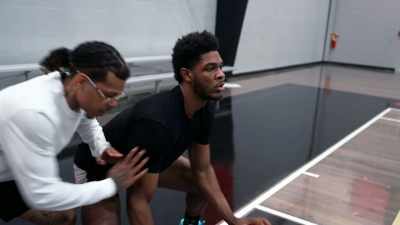 - [Trainer] Good, number two.
- [balls thudding] - Destination NBA: A G League Odyssey
