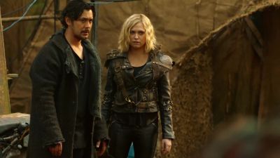 Traitor! Aah! - The 100