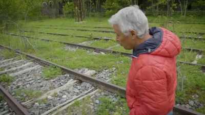 TRANSLATION: I had gone for a walk
after a two-hour drive. - Secrets of the Railways