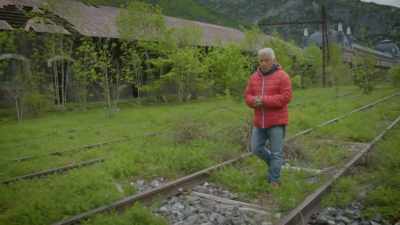 TRANSLATION: When I understood that
the papers were important, - Secrets of the Railways