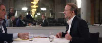 - [Translator] In this scandal,
which erupted in Ukraine, - Revealing Ukraine