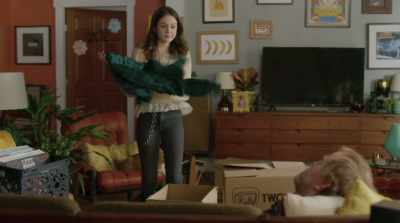 - Trash or treasure?
- Treasure. That's my high-school flannel. - Cats & Dogs 3: Paws Unite