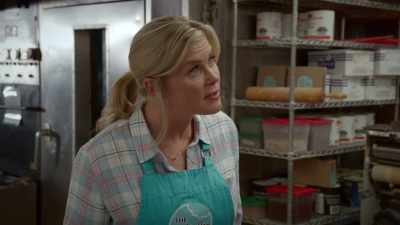 Travis compró una casa, Julianne abrió su spa, - Carrot Cake Murder: A Hannah Swensen Mystery