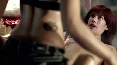 Trebalo bi da vas prijavim! - Dracula in a Women's Prison