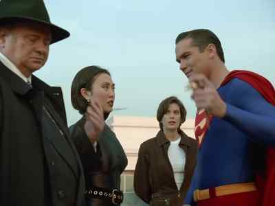 Trevanian sent the signal.
The plane's going down. - Lois & Clark: The New Adventures of Superman