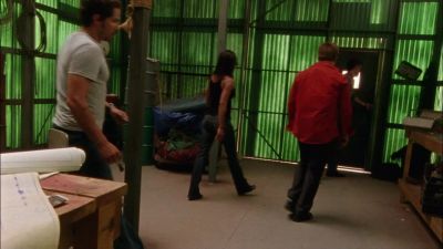 Trevor, you can stay. - Burn Notice