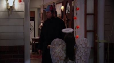 Trick or treat I'm an angel - 8 Simple Rules... for Dating My Teenage Daughter