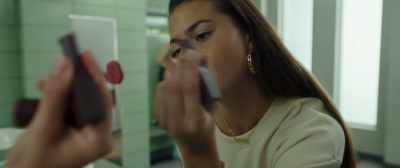 Trina's fucking trashed. Look.
Watch, watch, watch. - Candyman