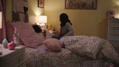 - Trish, wake up.
- Cam? Cam? - Girl in the Closet