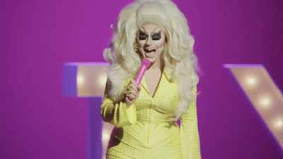 [Trixie cackles]
[audience laughing] - Trixie Mattel: Skinny Legend