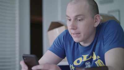 TRIXIE: God, this is so dramatic
to pay a bill. [PHONE BEEPING] - Trixie Mattel: Moving Parts