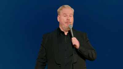"Trouxe o meu copo para o Starbucks." - Jim Gaffigan: Dark Pale