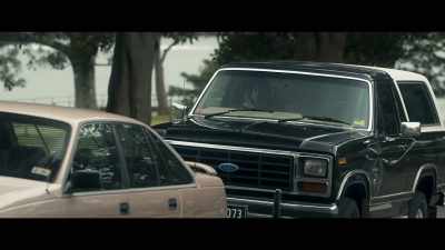 [truck engine growling] - Last King of the Cross