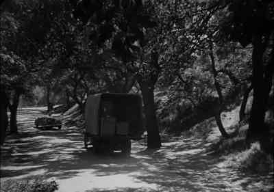 (truck horn blaring) - Topper