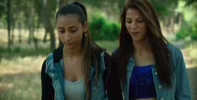 - True or not?
- Yeah, my cousin's cute. - Carmen & Lola