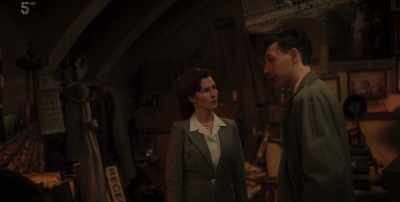 Trust me.
I'm gonna get you in that room. - Agatha and the Midnight Murders