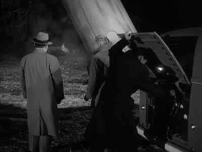 - Try and get through to them Marsh.
- Right, sir. - The Quatermass Xperiment