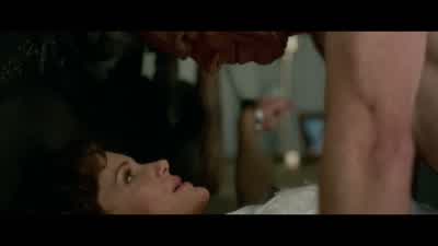 Try to call for help. - Gerald's Game