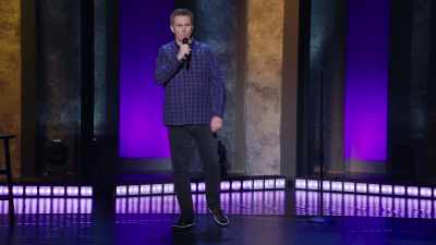 "Tu ce cauţi aici?" - Brian Regan: Nunchucks and Flamethrowers