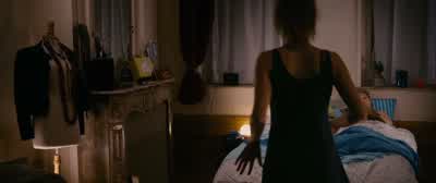 - Tu lis quoi? - Blue Is the Warmest Color