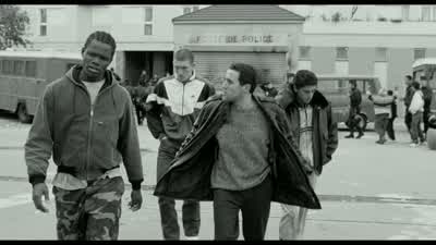 Tu lui serres la main? - La Haine