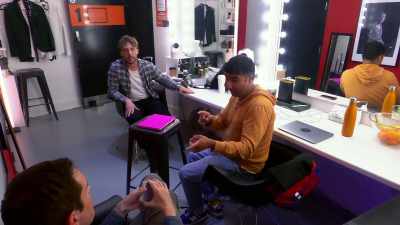 Tu vas piocher quatre cartes, - Backstage with Katherine Ryan