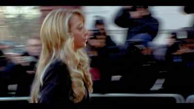 Tulisa had
to make her way past a crowd - The Fake Sheikh