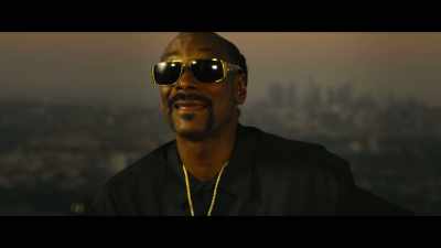 [Tupac] Right now,
I'm doing these videos. - Dear Mama