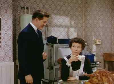 - Turkey ready, Stella?
- There it is. - By the Light of the Silvery Moon