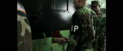 -Turn around.
-[handcuffs rattle] - The Mauritanian