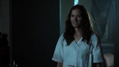 Turn around. - Van Helsing