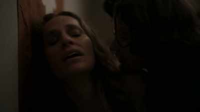 Turn around. Turn around.
I want to see your face. - Tell Me Your Secrets