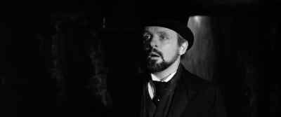 Turn around !
- Turn around ! - The Elephant Man