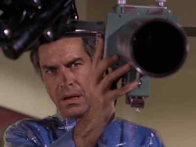 Turn your head. - Mission: Impossible