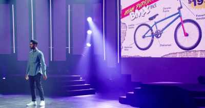 Turn left. Turn left. - Hasan Minhaj: Homecoming King