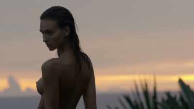 Turn to me. Don't move. - Nude