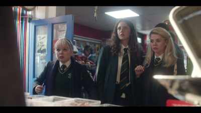 ♪ Turn it up ♪ - Derry Girls